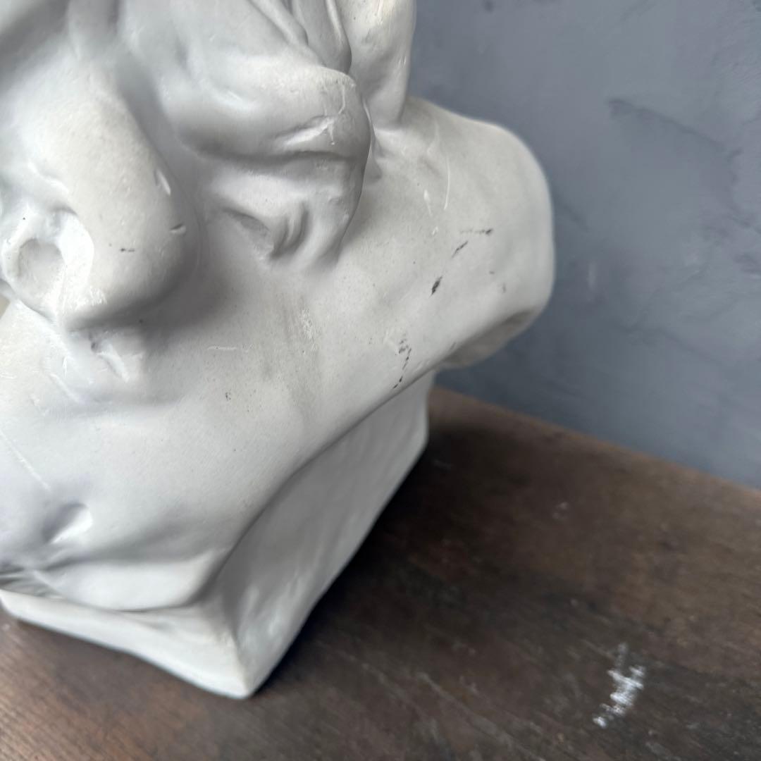 ヴィンテージ石膏像　本読みながらうたたねをする少女