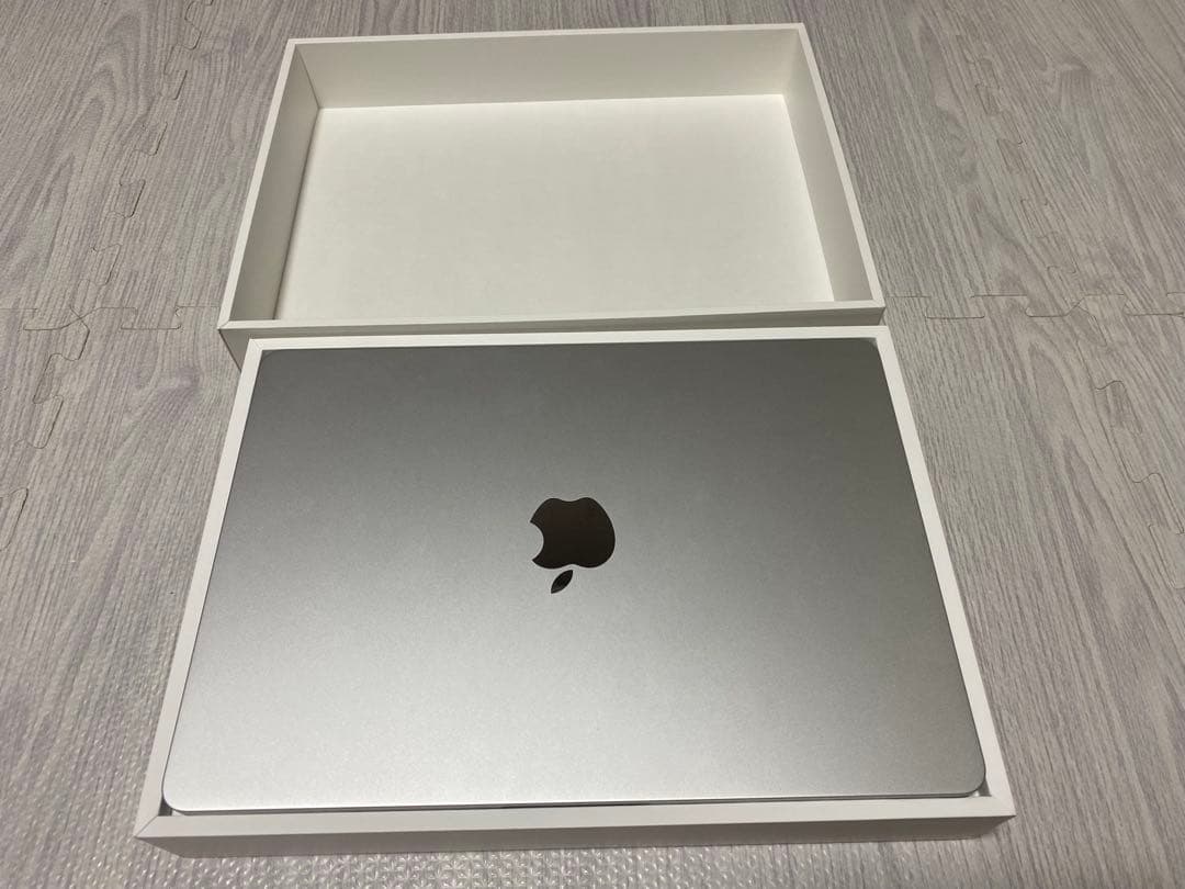 MacBook Air 13インチ M2 16GB SSD256GB