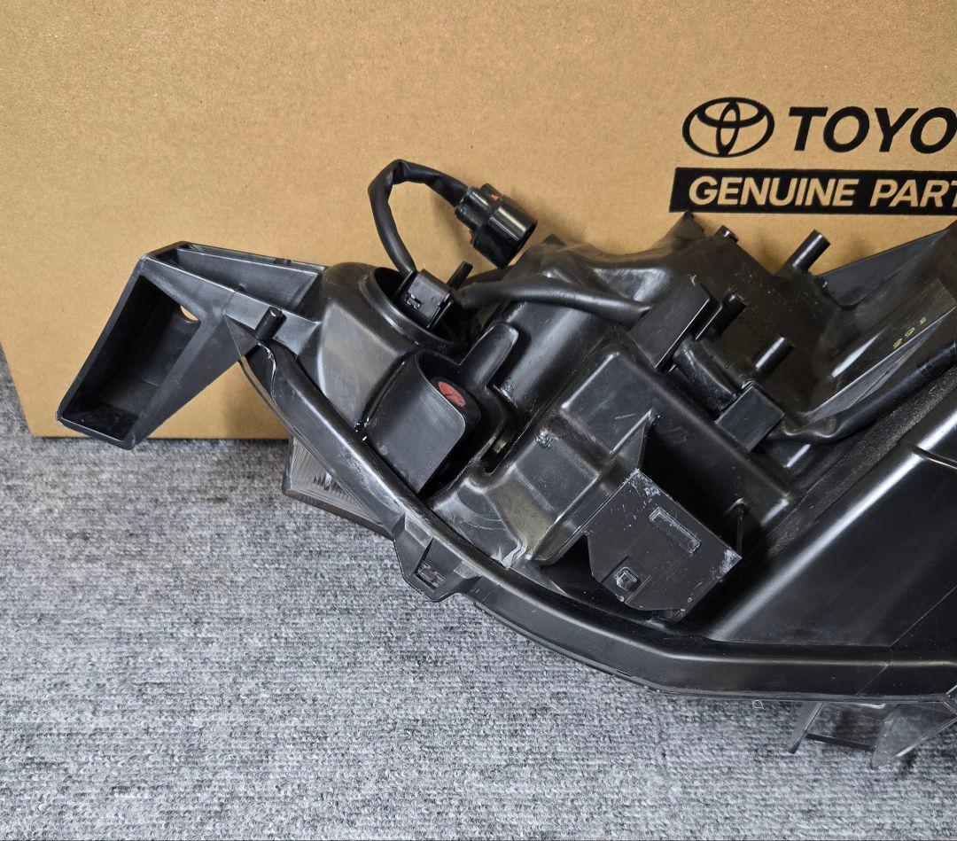 アクシオ 右ヘッドライトLED