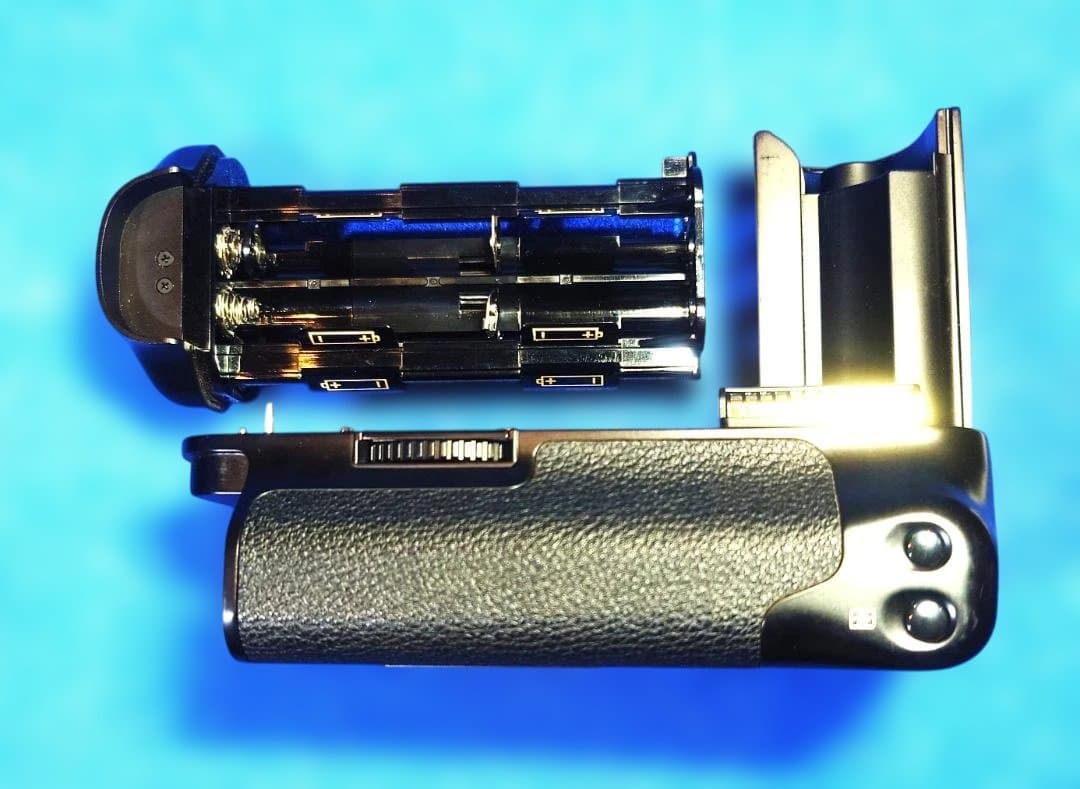 Canonキャノン EOS-3 ボディ PB-E2 付き フィルム一眼レフカメラ