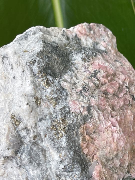 チャンスを引寄せる✨☆インカローズinパイライト入りあり☆原石