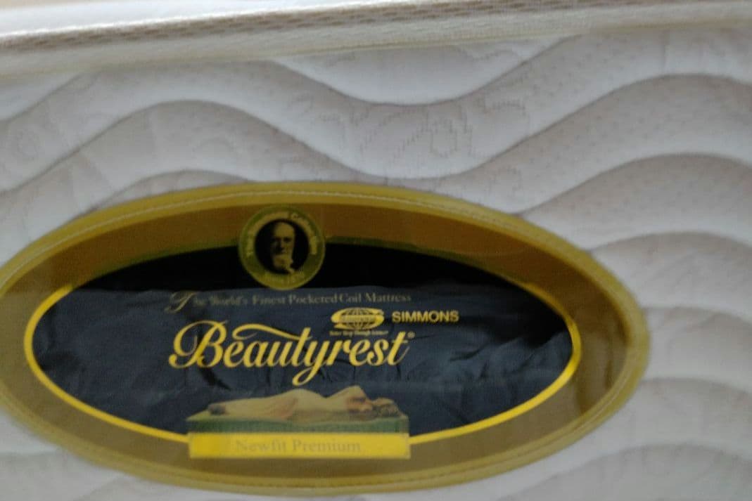 再値引き美品シモンズ シングルマット 配送料とメルカリ手数料が売上の半分と高い！