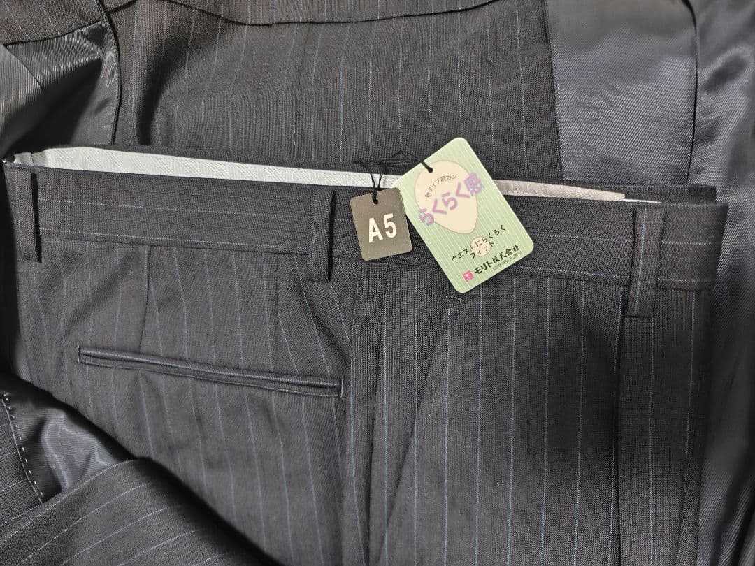 ​【新品・裾上げ前】Savile Rowスーツ 英国生地 濃紺ストライプ【A5】