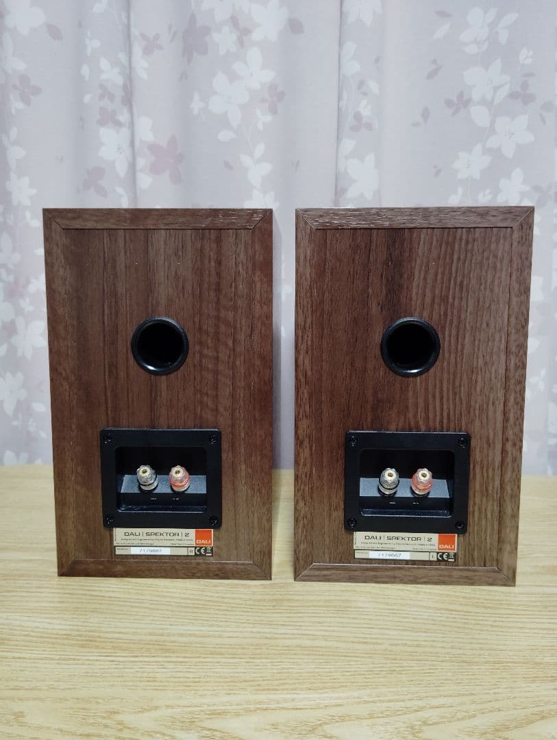 DALI スピーカー　SPECTOR２ ウォルナット　ペア