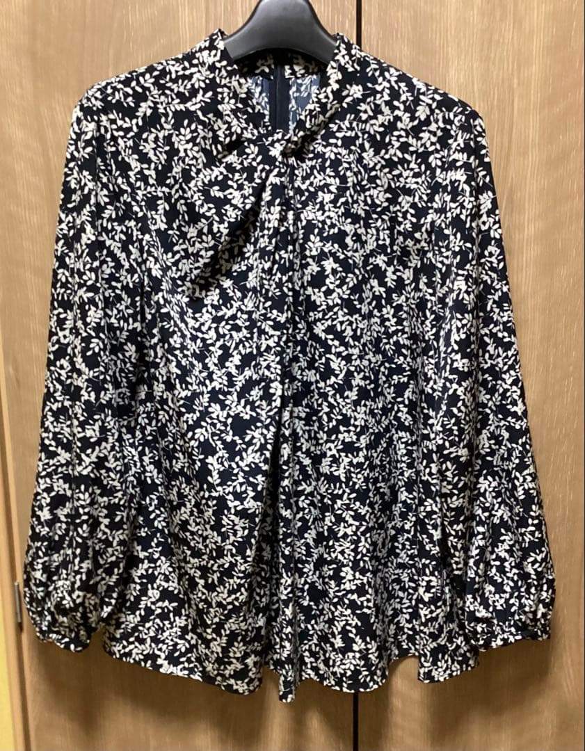2025SS 完売品　23区　【洗える】シャドーリーフ プリント ブラウス