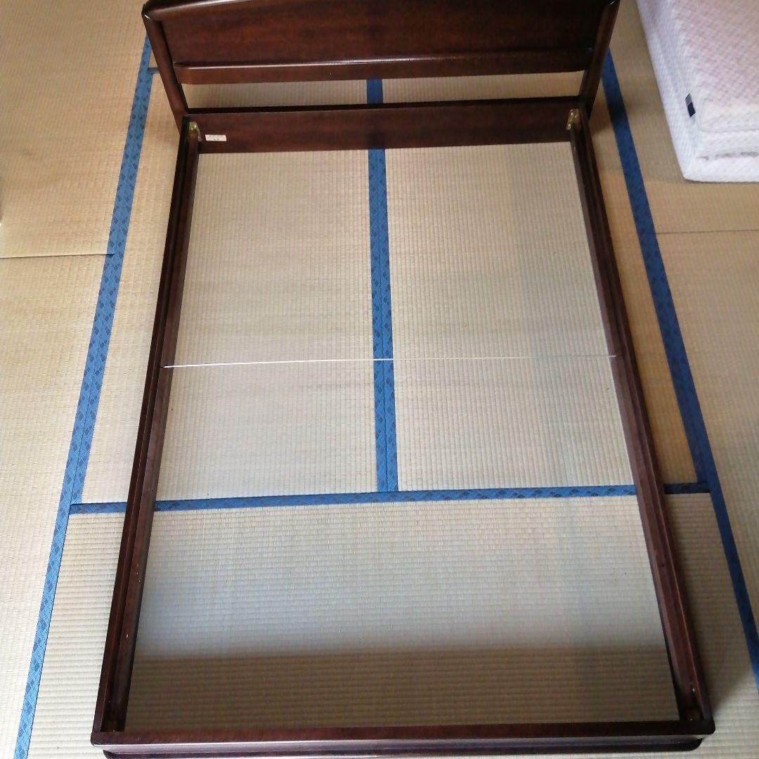 ダブルベッドフレーム　西川マットレス無し