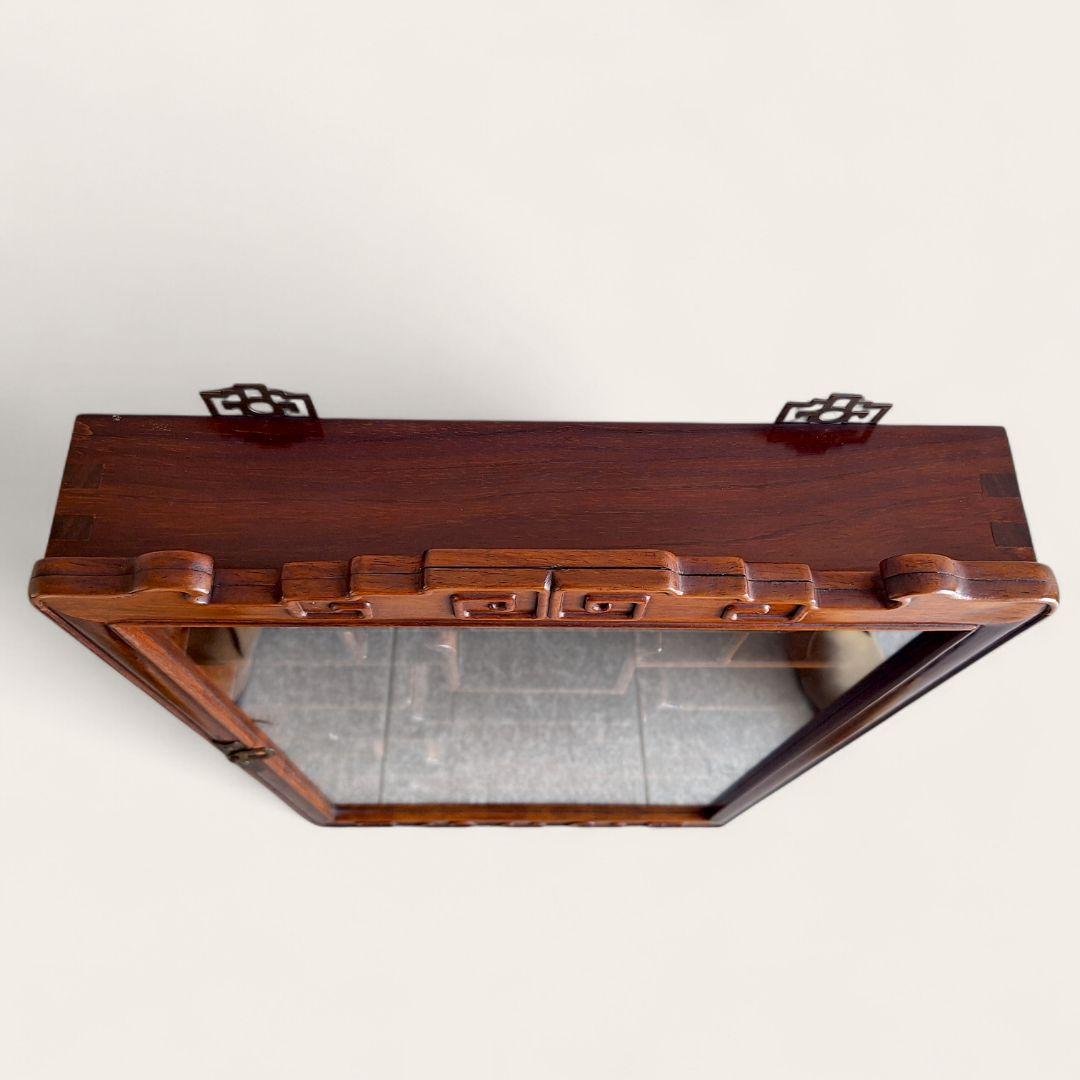 唐木 壁掛け飾り棚 ガラスキュリオ 中国家具 花梨調 77cm