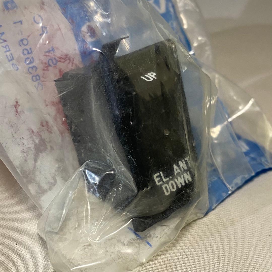 v*0様 ★デッドストック★ ボルボ240 純正 新品 未開封 電動アンテナスイ