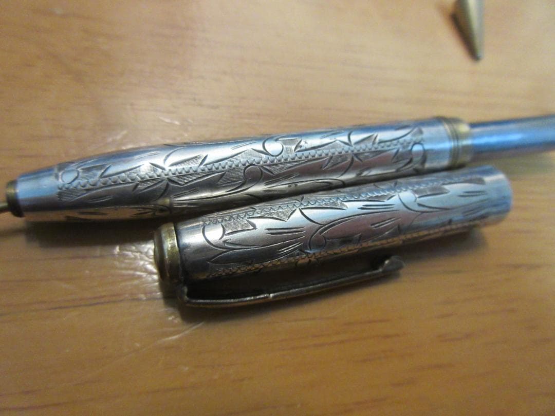 [山崎商店] ホシエス 唐草 銀軸 二色 シャープペンシル 1.1mm