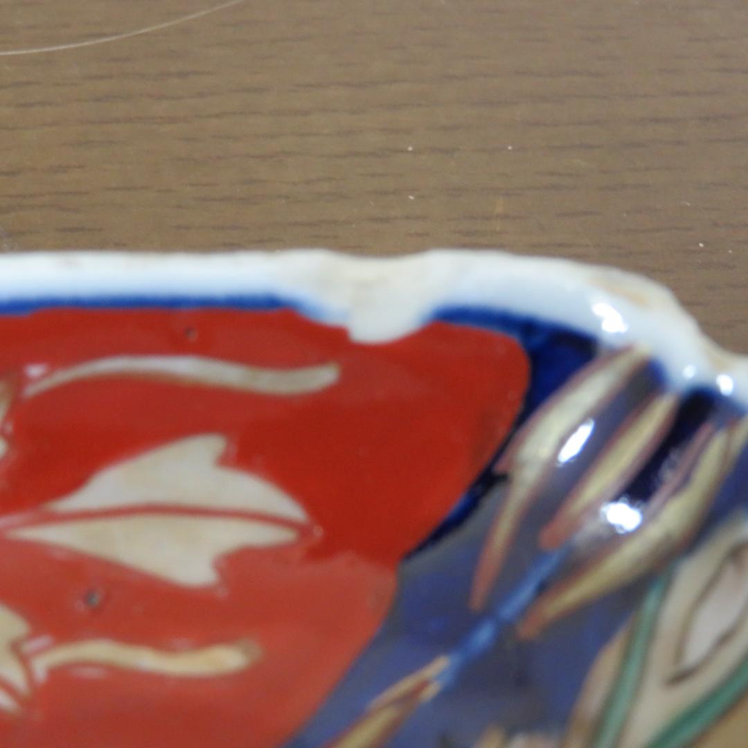 角皿 変形皿 金彩 色絵付け 印判 欠け 窯傷 花文様 ニュウ 歪み