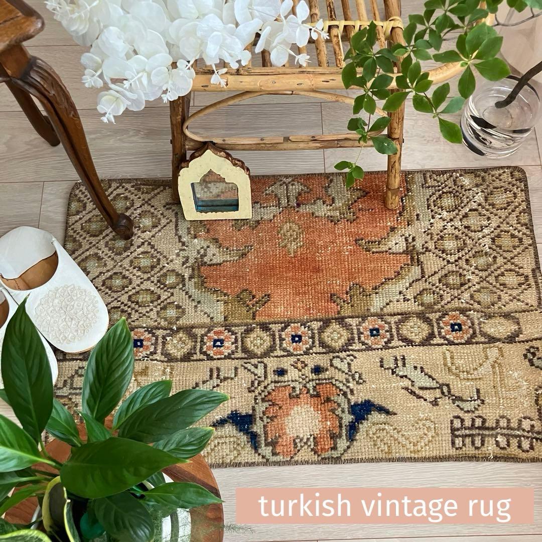 ミルキーべージュ✳︎48×77✳︎ブラウン　ブルー　オレンジ　トルコヴィンテージラグ