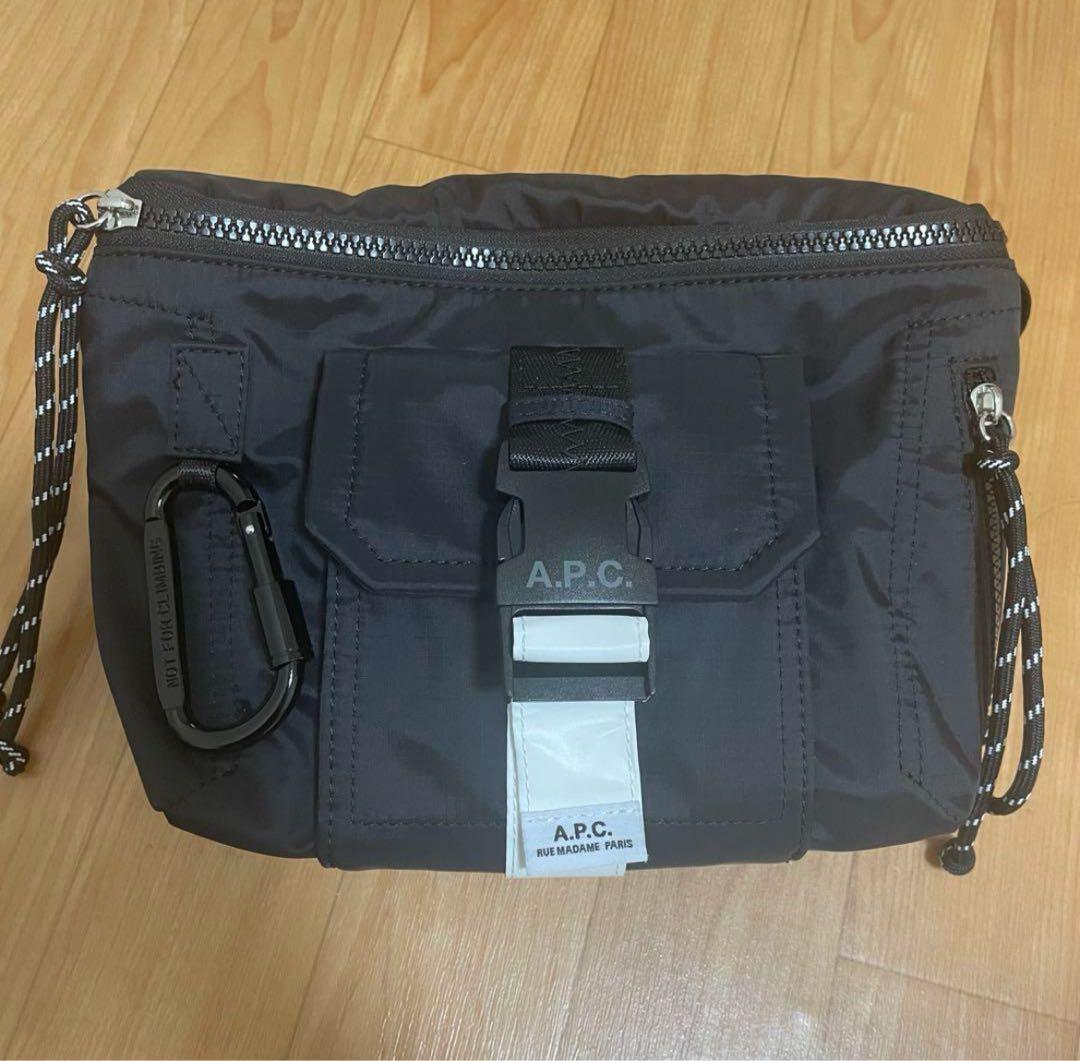 A.P.C BANANE TREK ボディバッグ　本日のみ