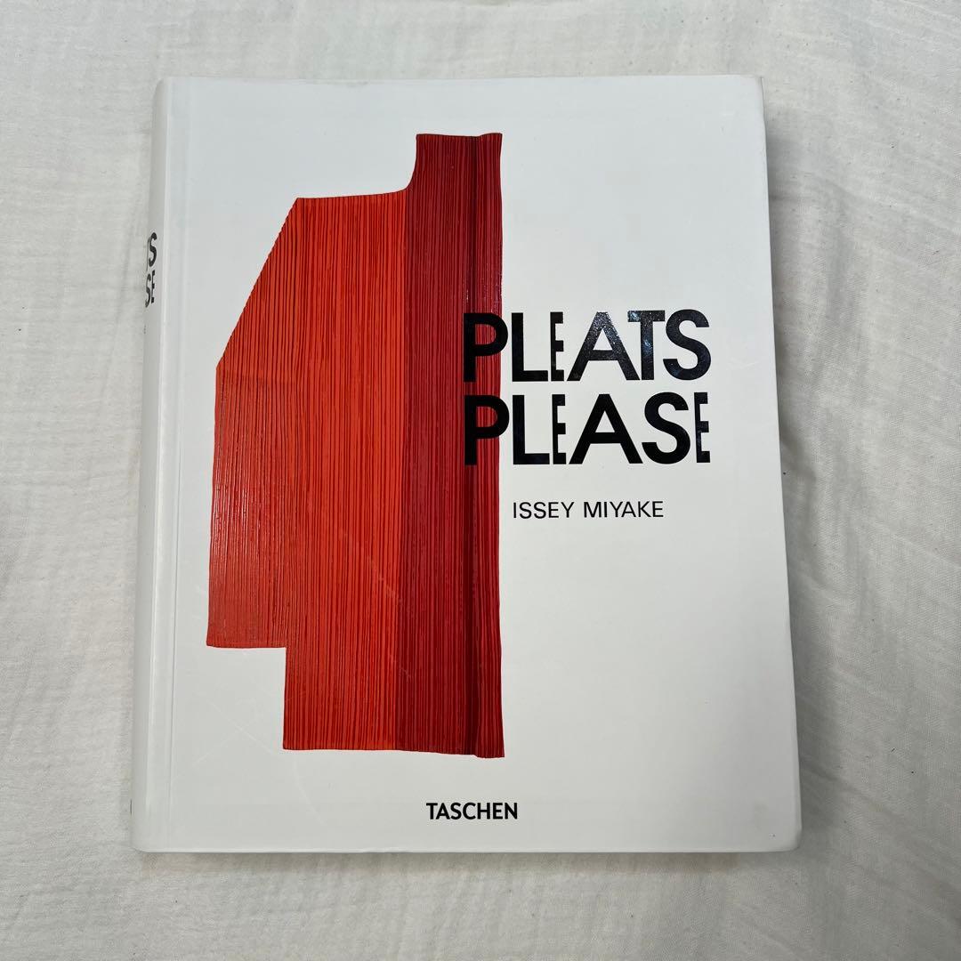 PLEATS PLEASE ISSEY MIYAKE TASCHEN 洋書