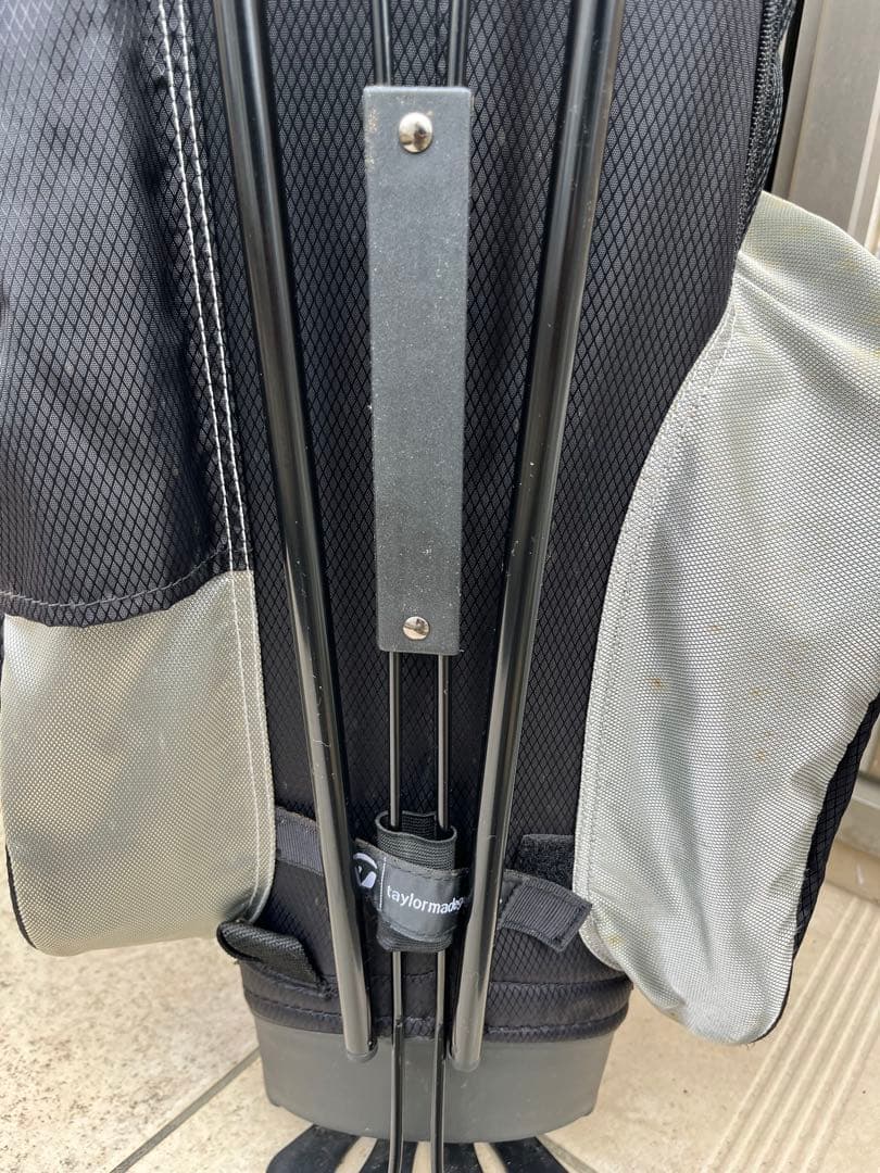 テーラーメイド　キャディバッグ　スタンド型　フードカバーあり