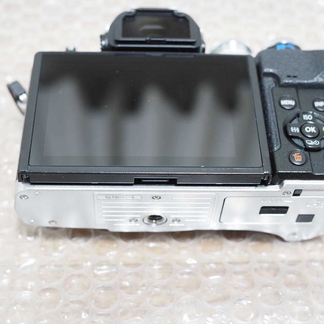 OLYMPUS OM-D E-M10 Mark IV 本体