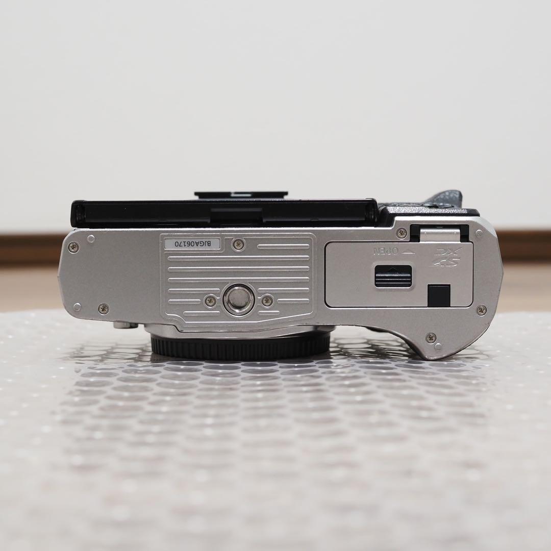 OLYMPUS OM-D E-M10 Mark IV 本体