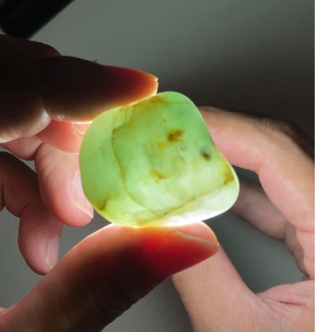 糸魚川翡翠 ヒスイ 33g 淡いグリーン