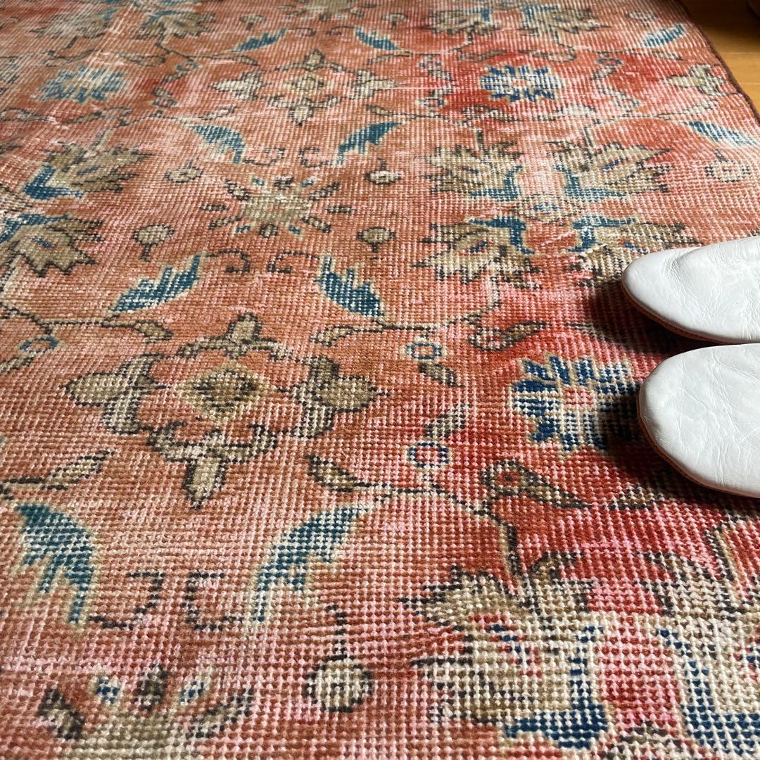 130×184 擦れシャビー　サーモン　草花ボタニカル　トルコヴィンテージラグ