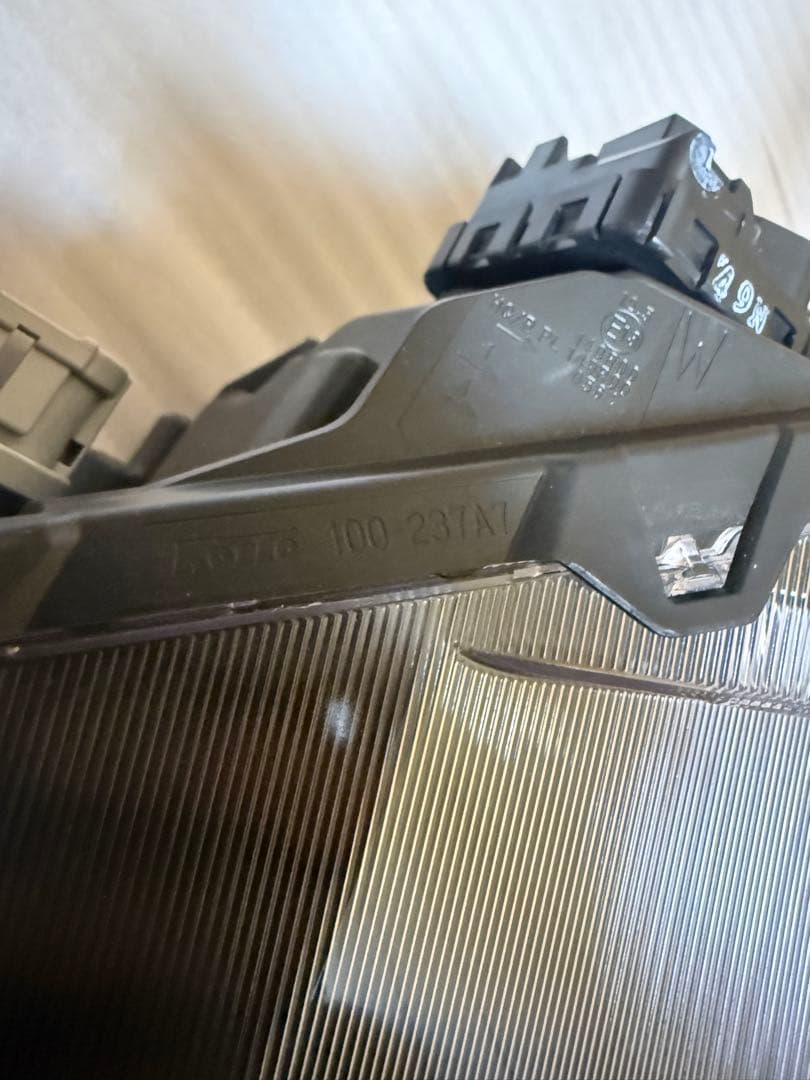 デリカミニ　LEDヘッドライト左