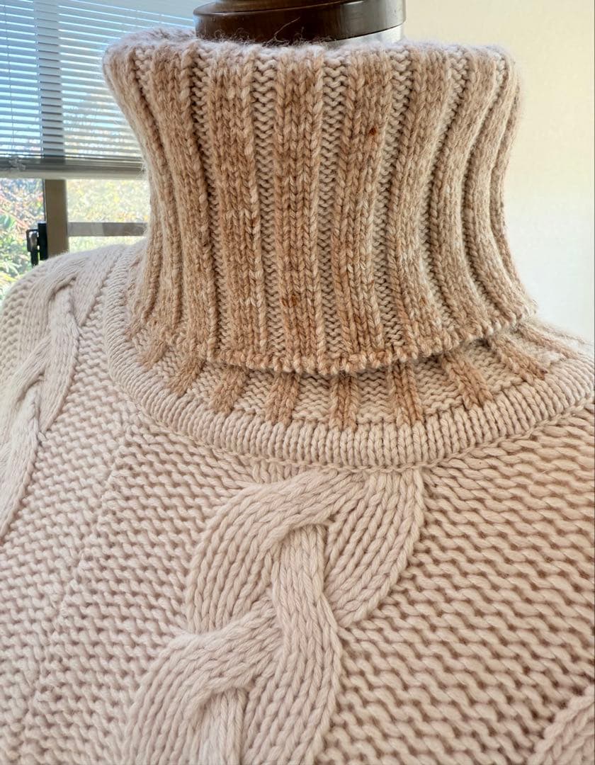 希少・美品　ジョンストンズ　オブ　エルガン ニット ポンチョ　カシミヤ100%