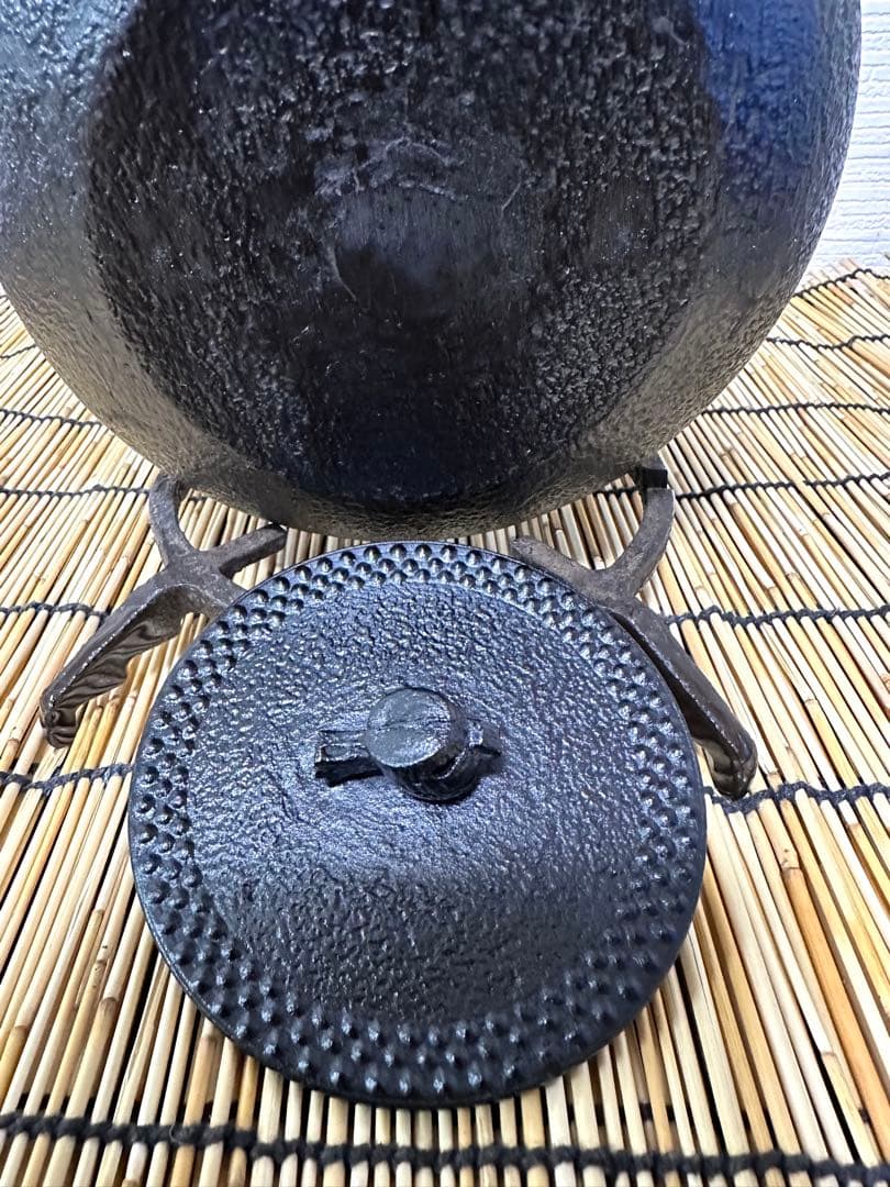 未使用品、栞付　南部成龍堂鋳造所　斎峰　及川光正造　宝珠形馬蹄鉉　南部鉄瓶　鉄瓶