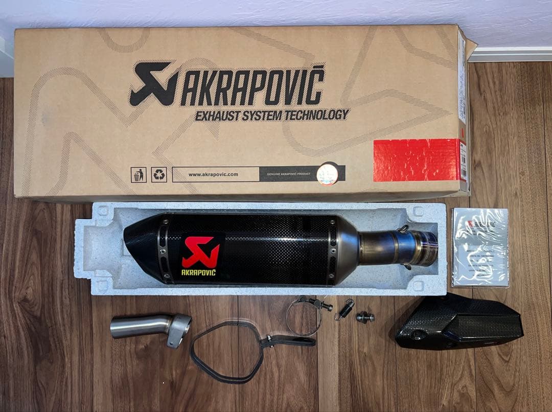 AKRAPOVIC カーボンファイバー マフラー　現行型　BMW S1000XR
