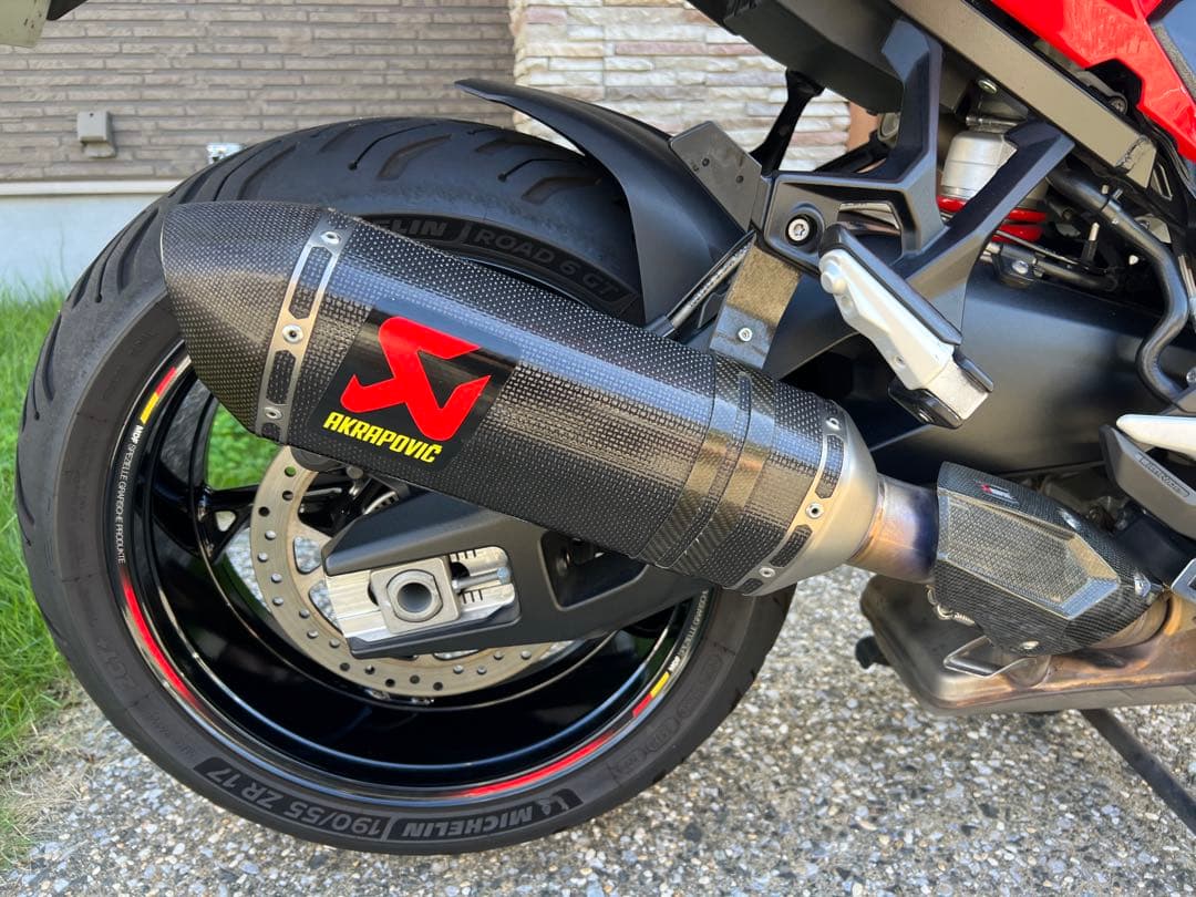 AKRAPOVIC カーボンファイバー マフラー　現行型　BMW S1000XR