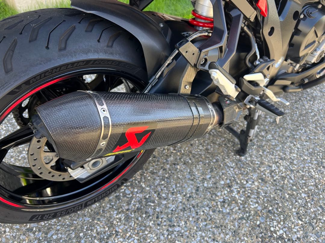 AKRAPOVIC カーボンファイバー マフラー　現行型　BMW S1000XR