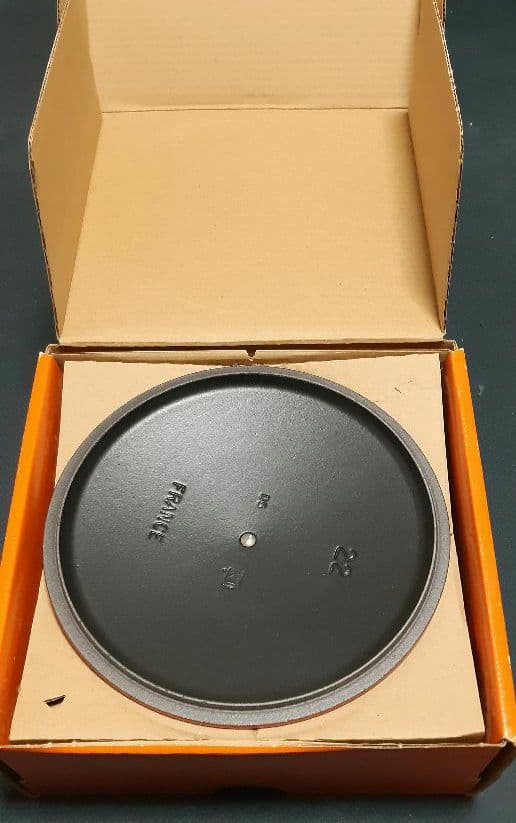 新品　赤　ル・クルーゼ LECREUSET ココット・ロンド 22cm 両手鍋