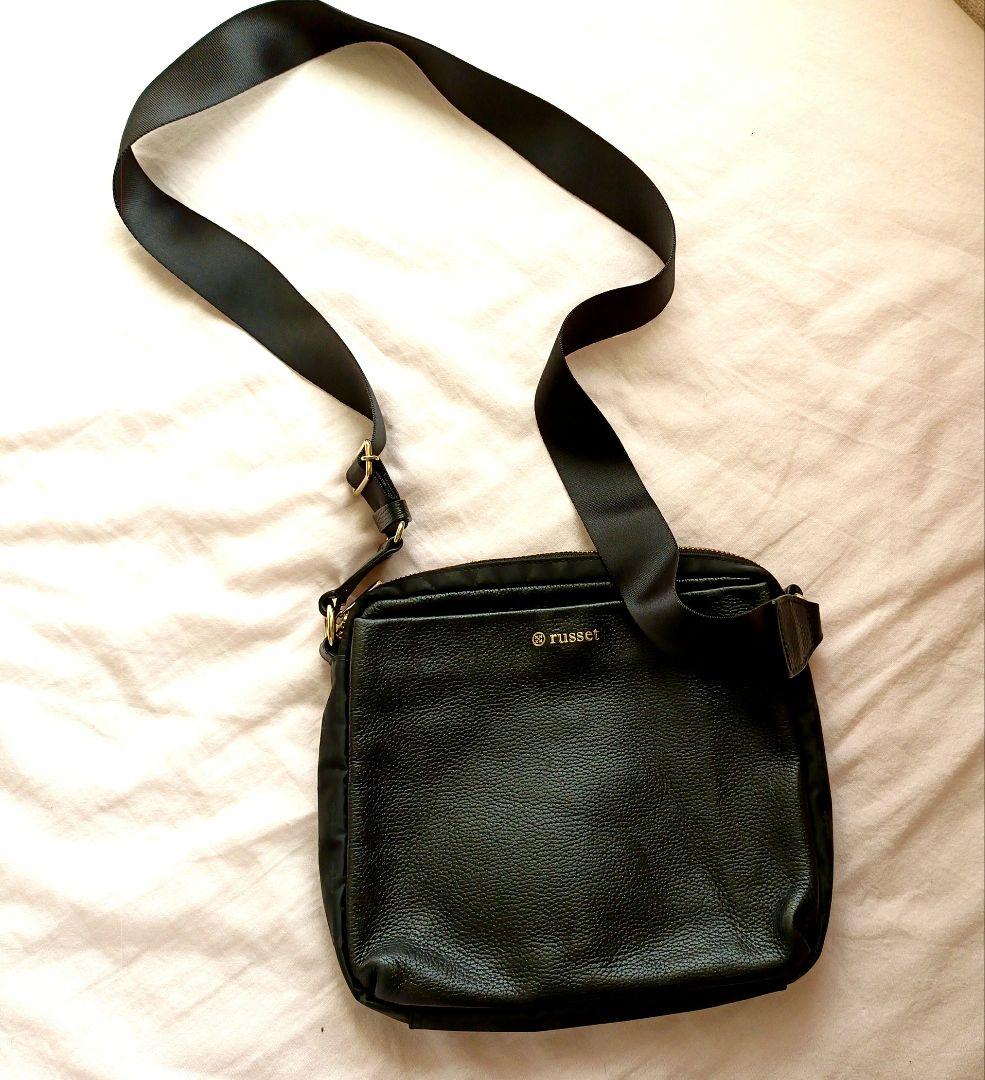 【未使用】russet ショルダーバッグ　シボ革　ロゴマーク入り　レザー　黒