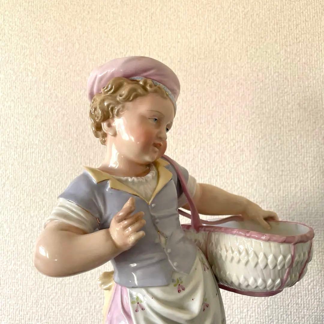 ＊バスケットを持つ少女＊・高さ３７.５cm・Meissen・