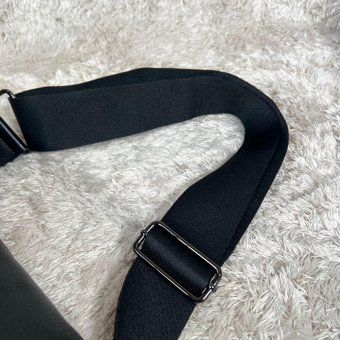 極美品✨　イアパピヨネ　ワイドテープショルダーバッグ　黒　ブラック