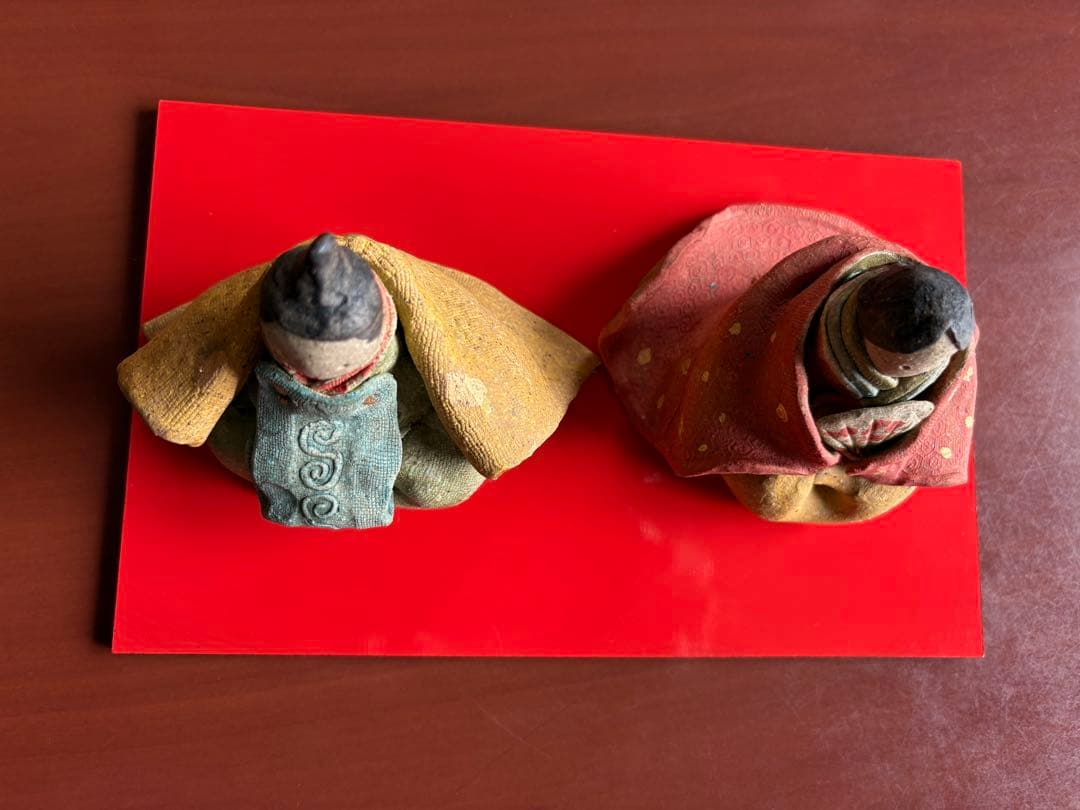 伝統的な雛人形 陶器製 多色