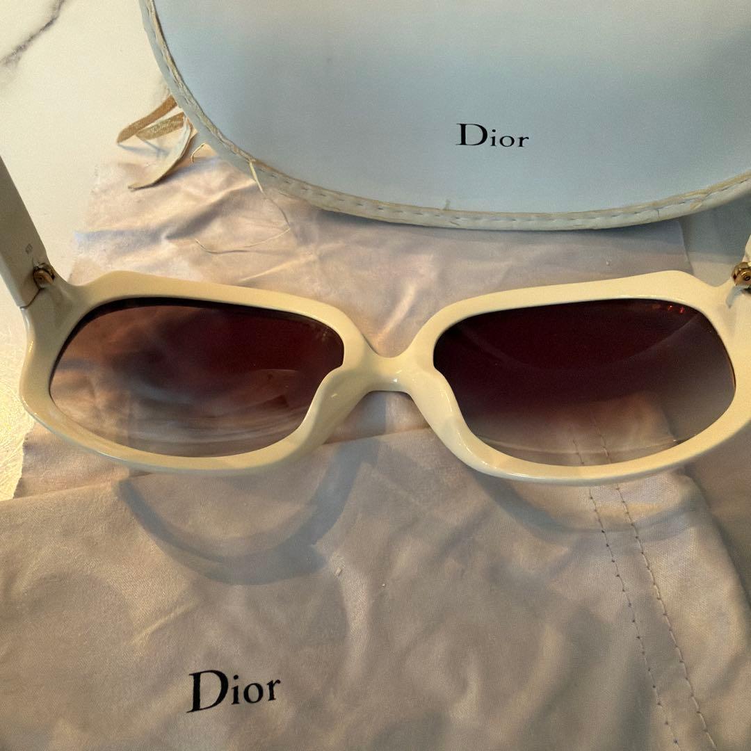 Dior ホワイトサングラス ケース付き