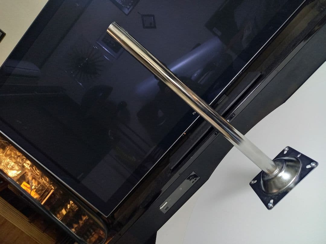 スペースエイジ　デザイン　アルミニウム　フレーム　サークル　円盤形　テーブル