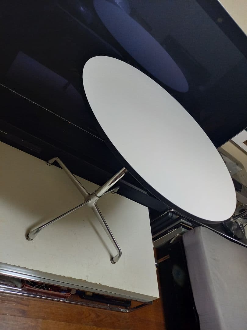 スペースエイジ　デザイン　アルミニウム　フレーム　サークル　円盤形　テーブル