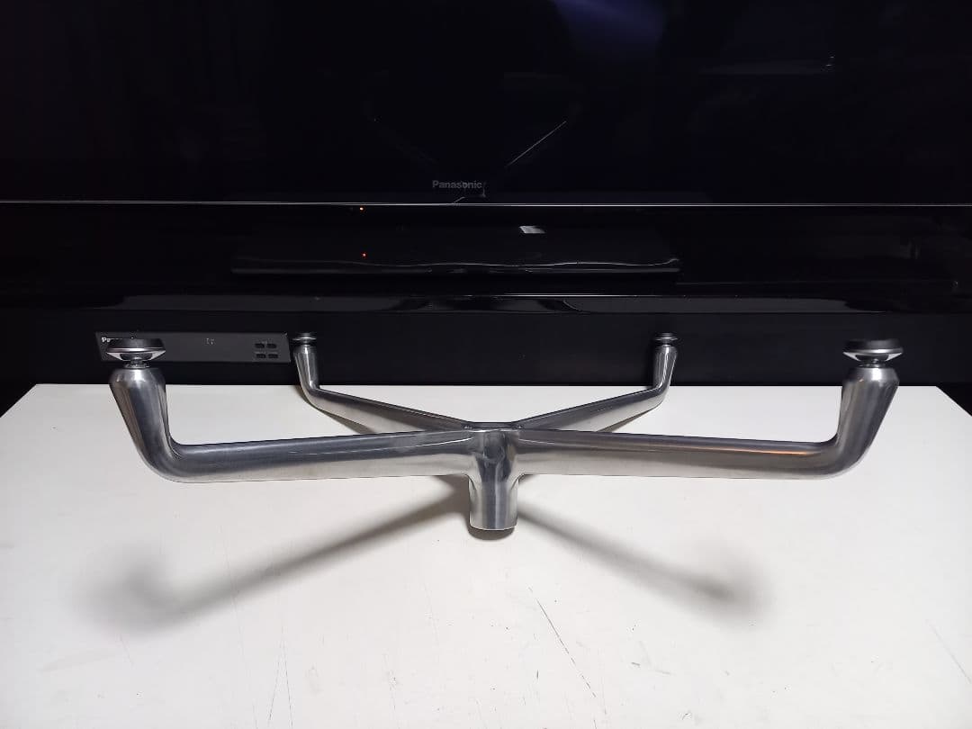 スペースエイジ　デザイン　アルミニウム　フレーム　サークル　円盤形　テーブル