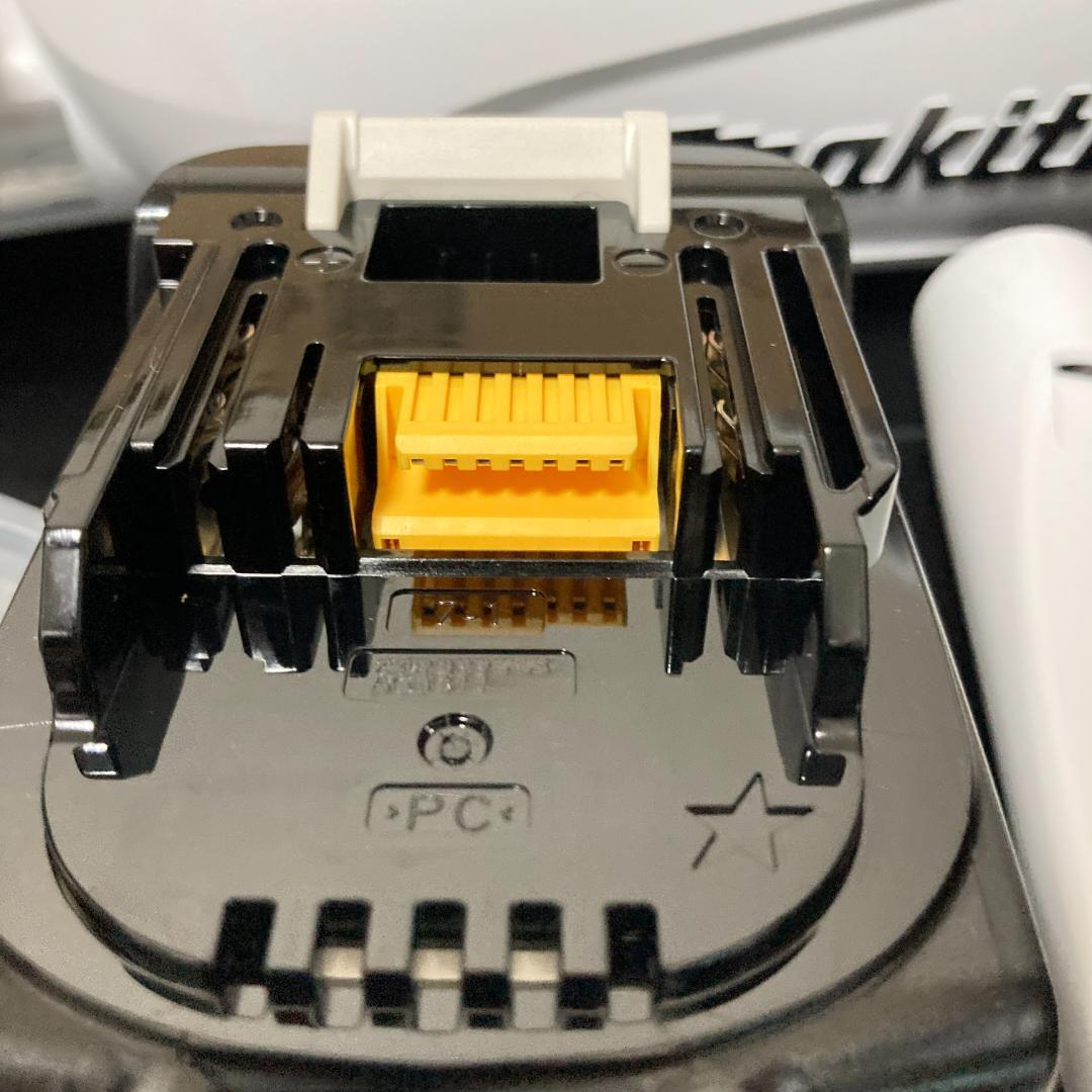 【新品】マキタ 充電式クリーナー CL181FDRFW 18V バッテリー付