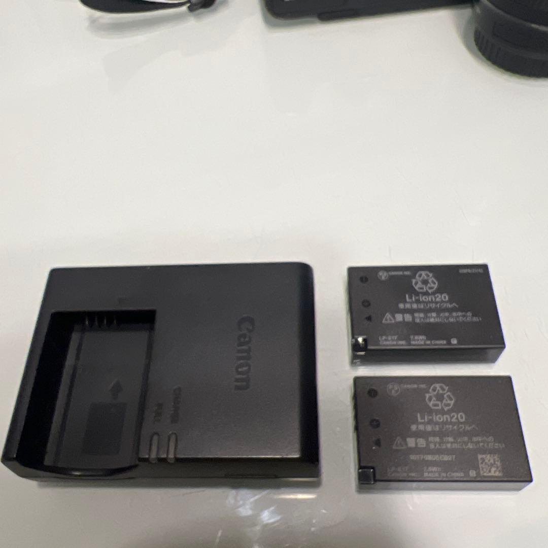 Canon一眼レフカメラ　EOS KISS X9