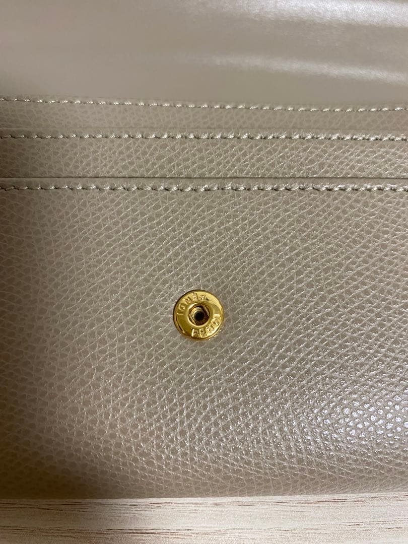 【美品】FENDI エフ イズ フェンディ レザー 二つ折り長財布