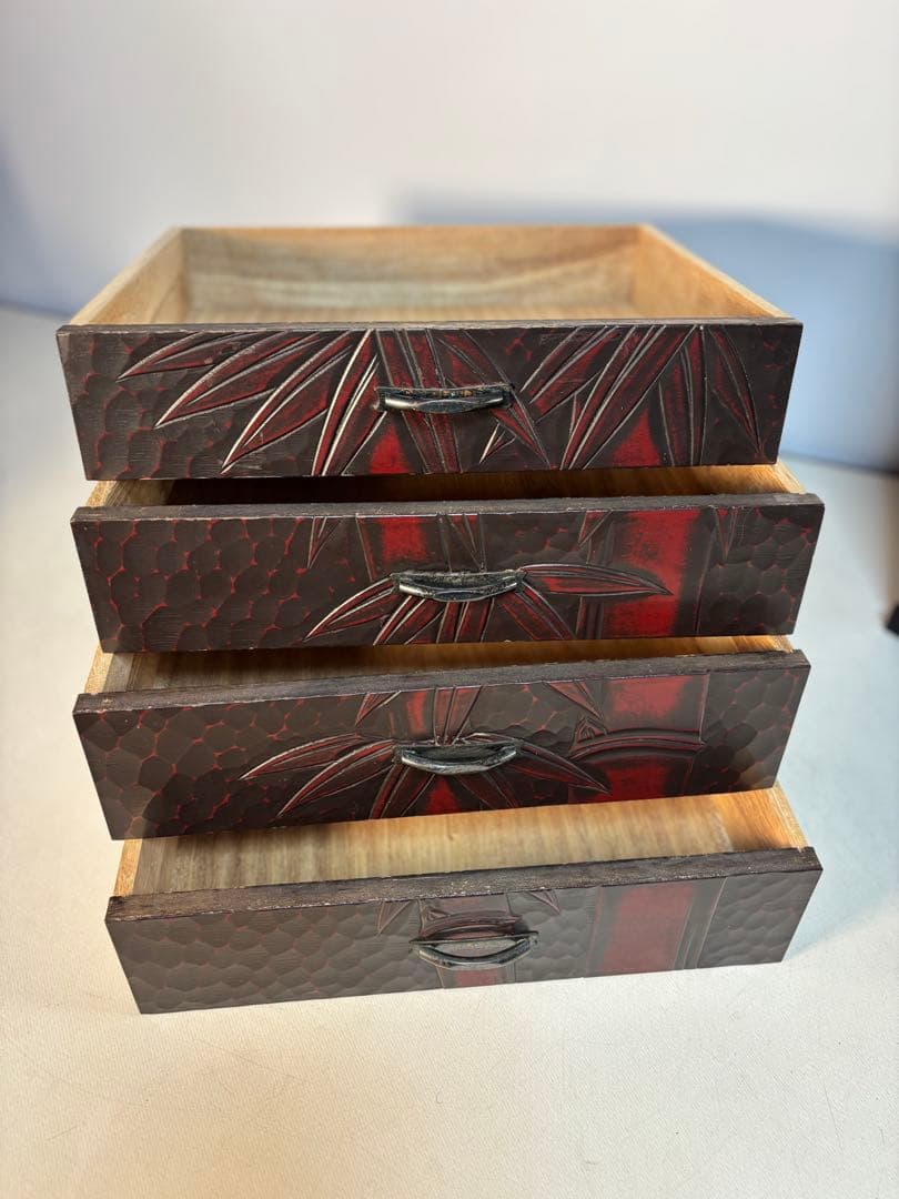 昭和レトロ　鎌倉彫り　竹彫刻の木製 小タンス 漆塗り　10段引き出し