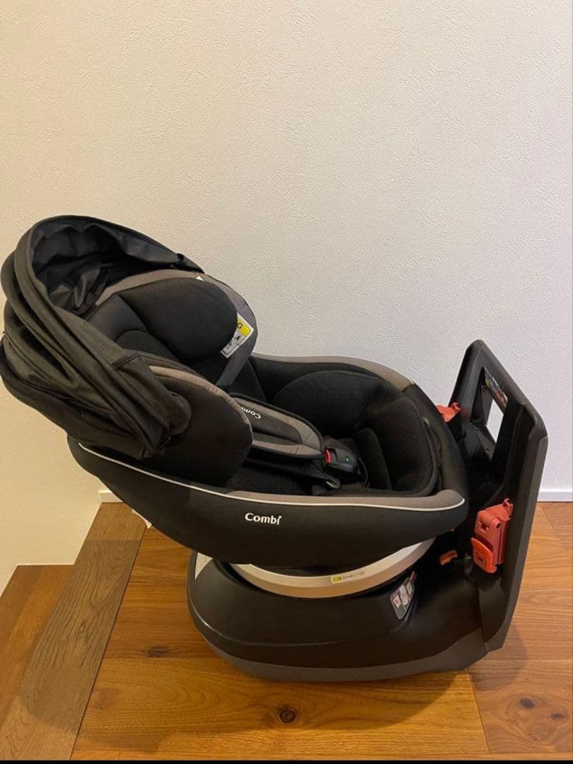 新生児対応　コンビ　クルムーヴ スマートエッグショック 回転式　チャイルドシート