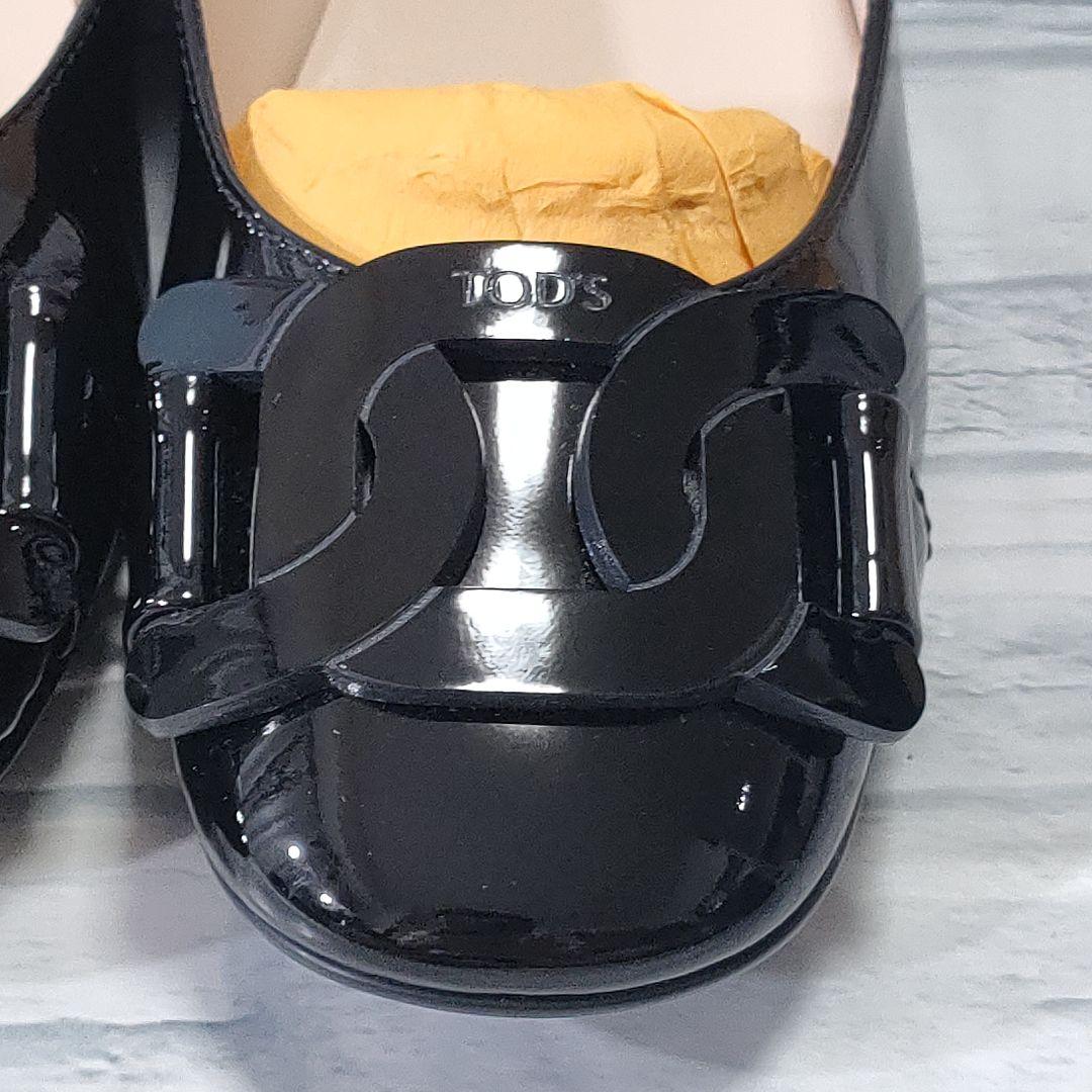 箱付き美品✨TOD'S　ケイト　エナメルフラットパンプス　黒　チェーン　35.5