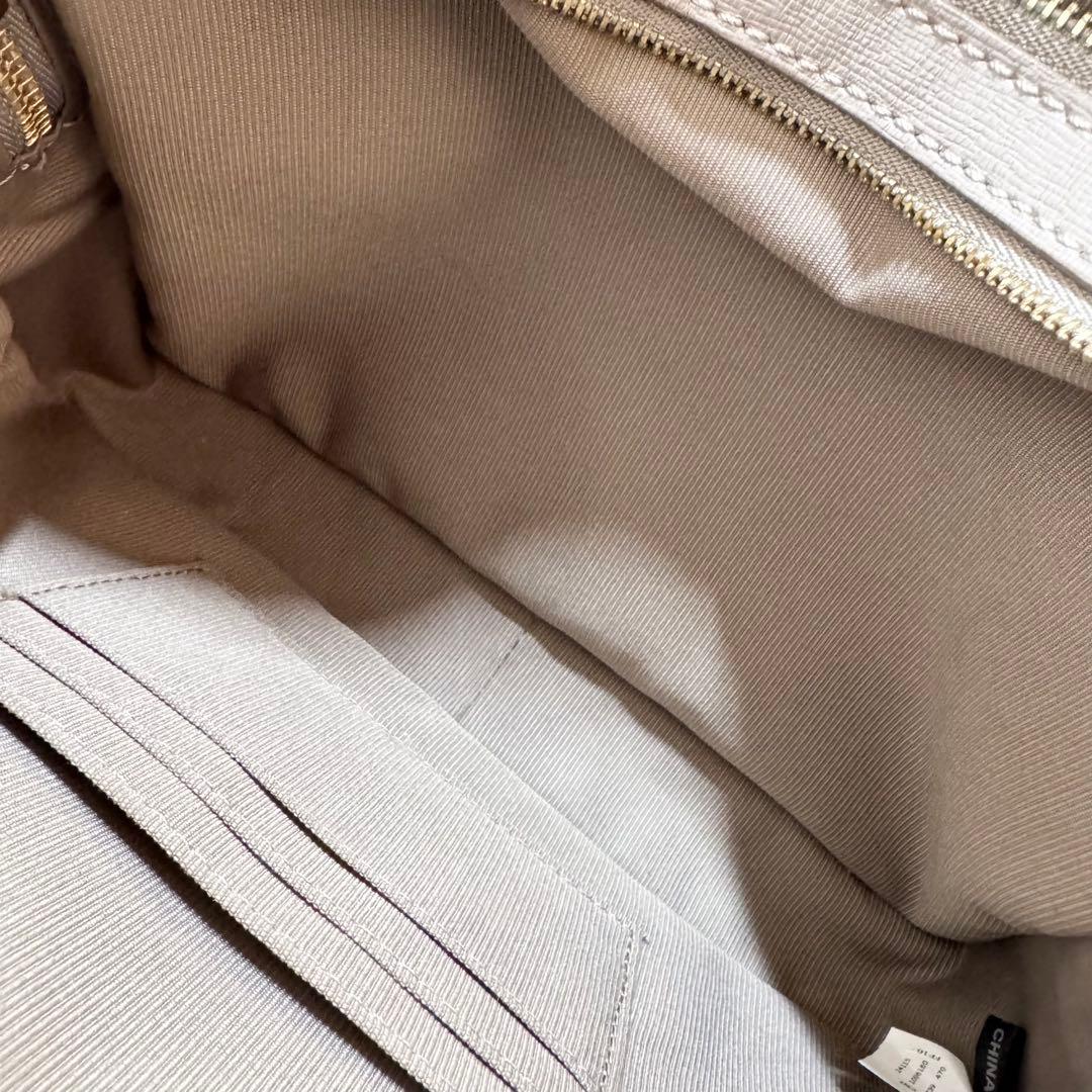 ✨保証書付き✨フルラ リリー カメラバック 斜めがけ レザー グレージュ