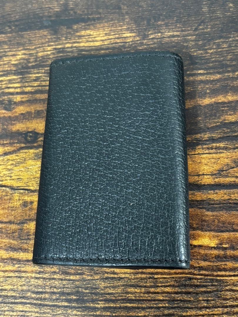 GUCCI ブラックレザーキーケース 蜂モチーフ