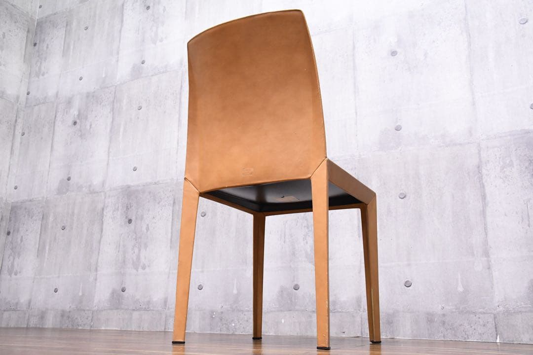 EEK122 イタリア製 ポルトローナフラウ ローラ ダイニングチェア レザー