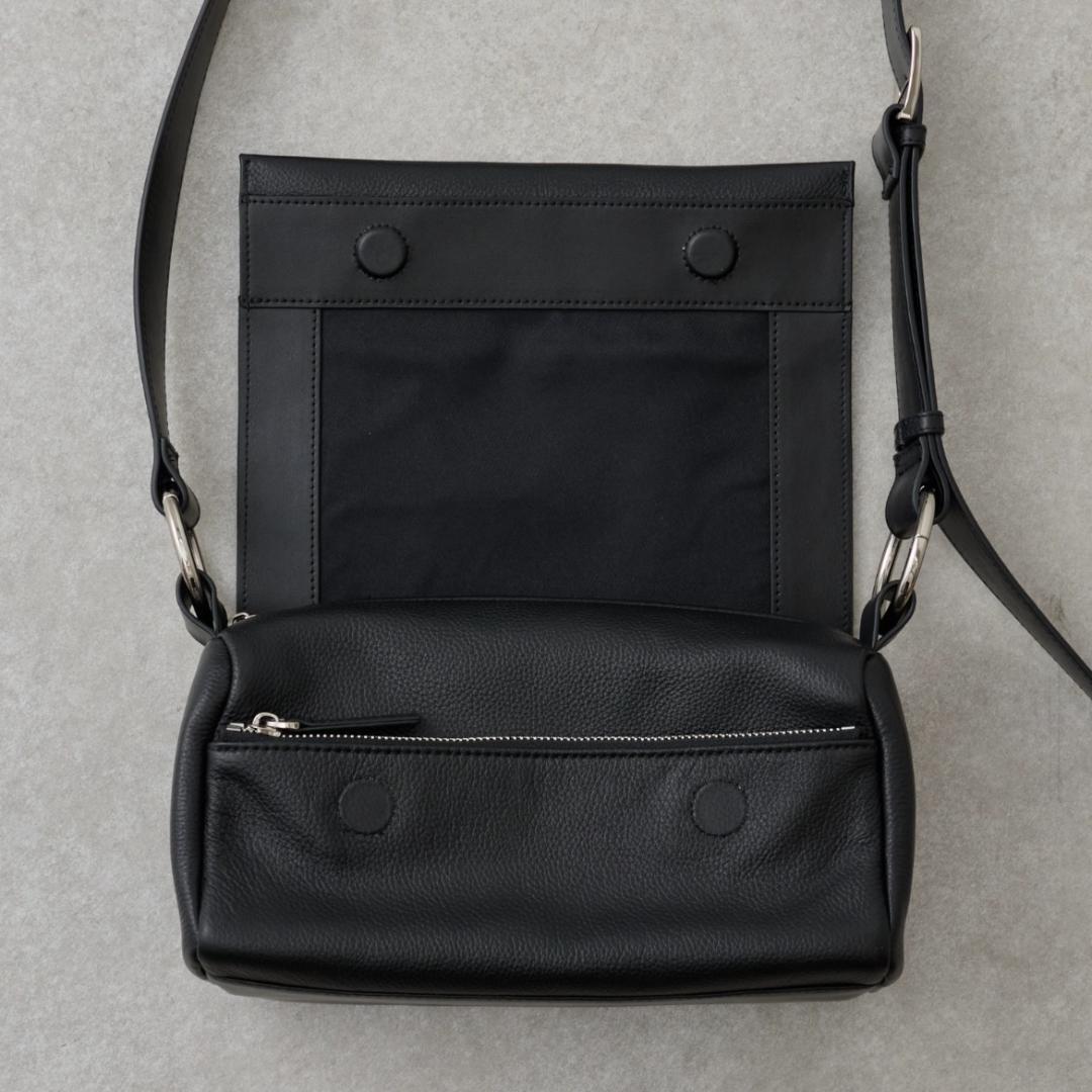 【新品未開封】ビアズリー レザーリングボディバッグ ブラック