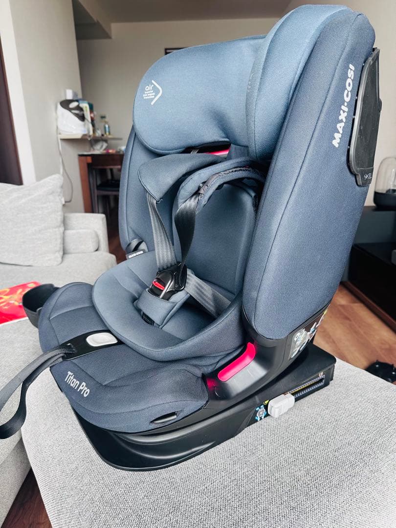 にし　Titan Pro 車用チャイルドシート ブラック