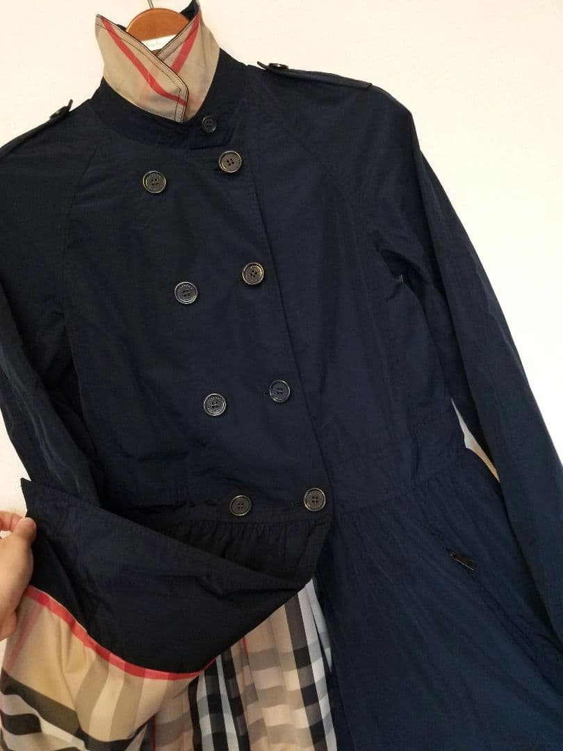 未使用近い人気バーバリーチルドレンハーフコート 美品 ベージュ紺キッズ大人○良品