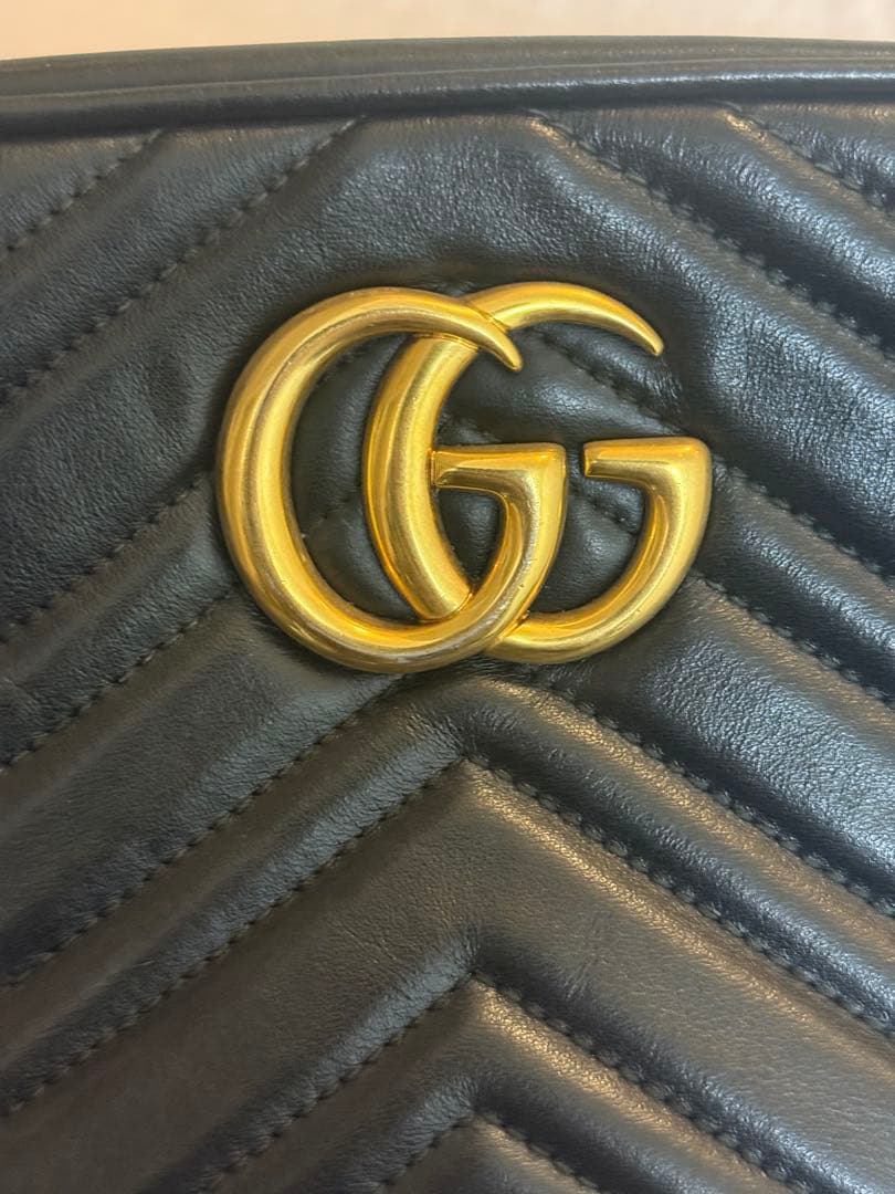 GUCCI ブラック GGロゴ ショルダーバッグ